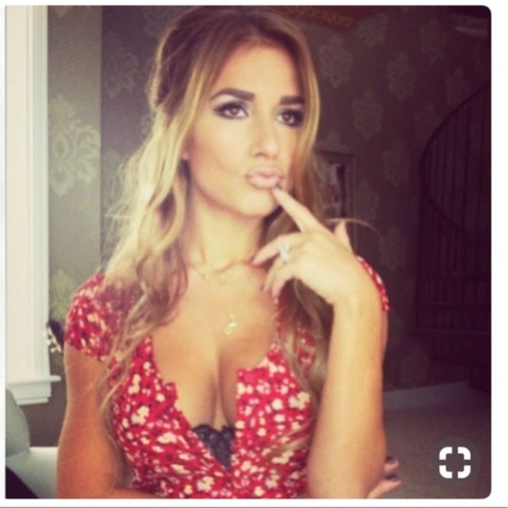 Jessie James Decker Kimchi Blue red dress
